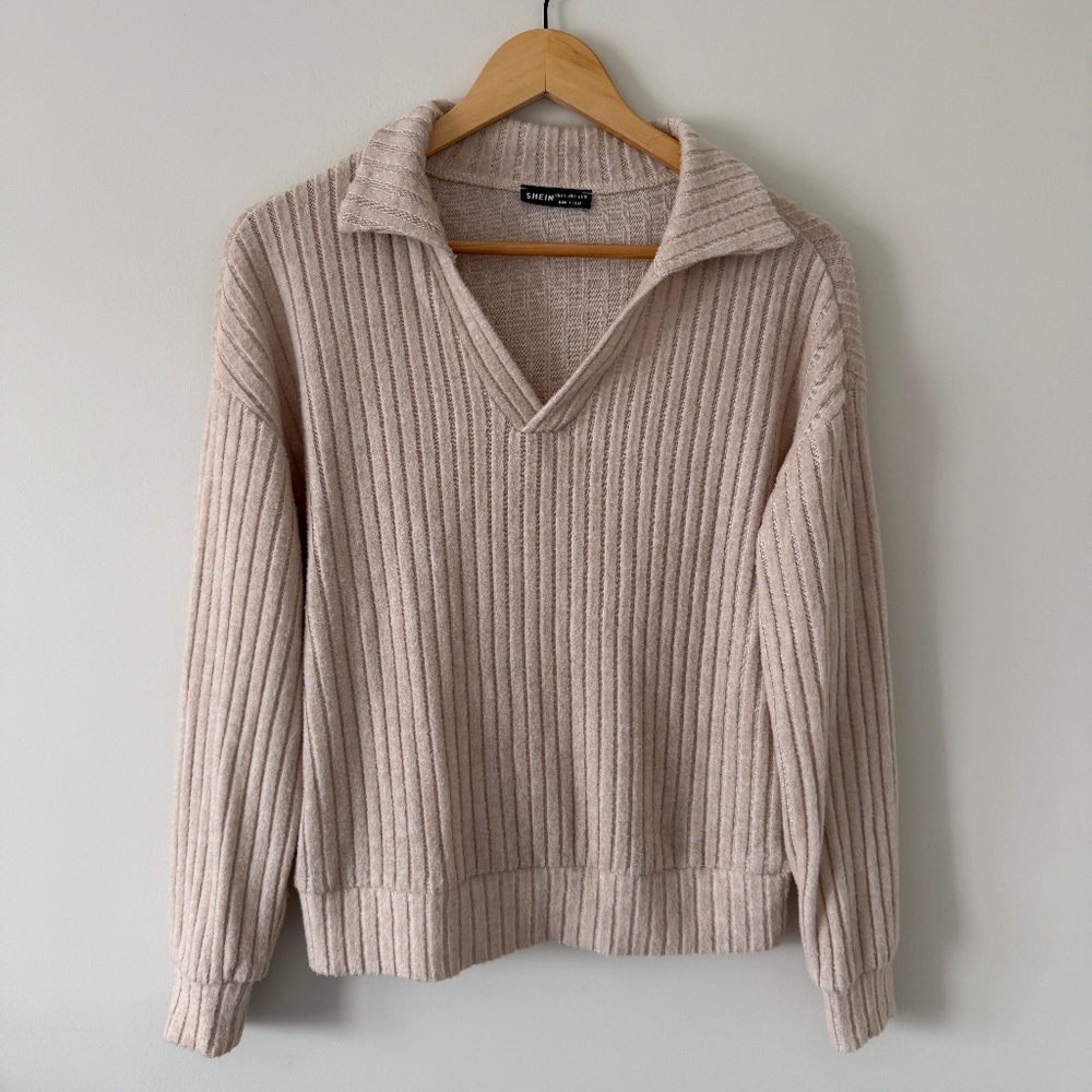 Cream Ribbed Collared V-Neck Sweater (size large)
